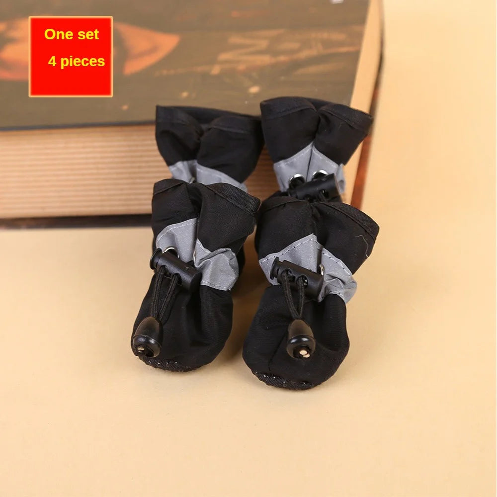 Bottines imperméables pour chien Câline & Co, lot de 4 - portées par un chien